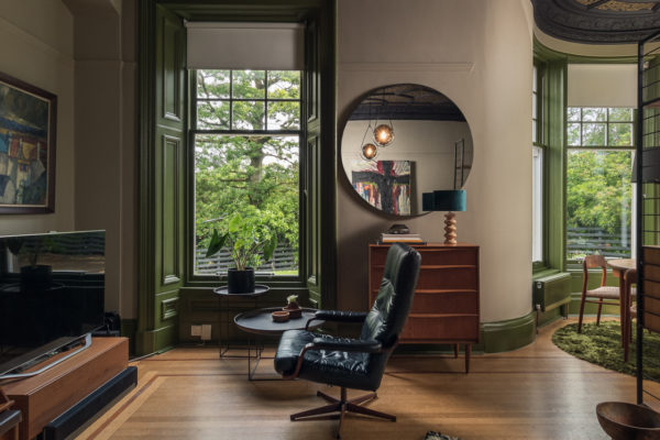 I+Am+Nomad+(living+room)+Copyright+2019+@cursetheseeyes-2
